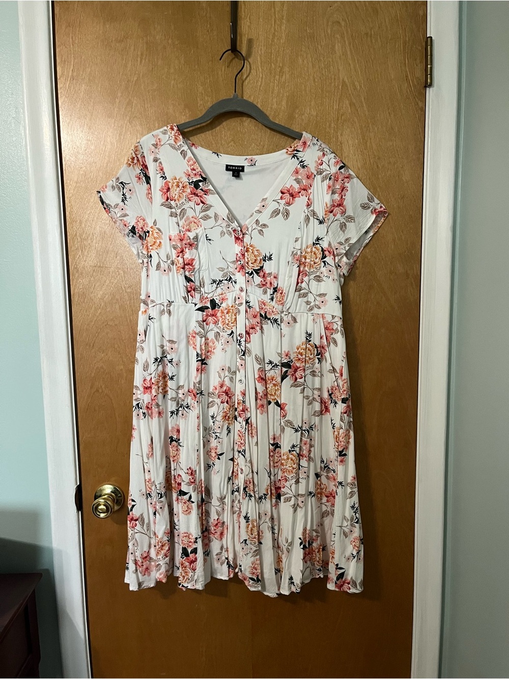 Torrid White & Pink/Peach Floral V-Neck Short Sleeve Dress | Size 0